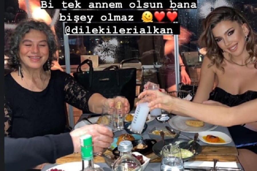 Ünlü İsimlerinden Anneler Günü Paylaşımı...