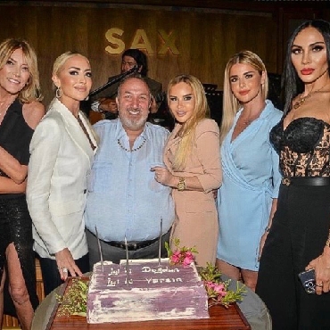 Uğur Batur Yeni Yaşını Dostlarıyla Kutladı...