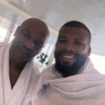 Badou Jack Ve Mike Tyson Umre'ye Gitti...