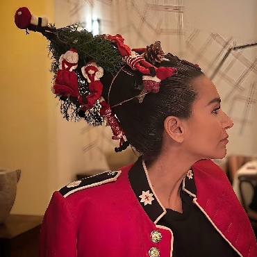 Eda Taşpınar'dan Yılbaşı Temalı Saç...