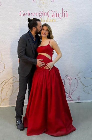 Burcu Biricik'ten Hamilelik Pozları...