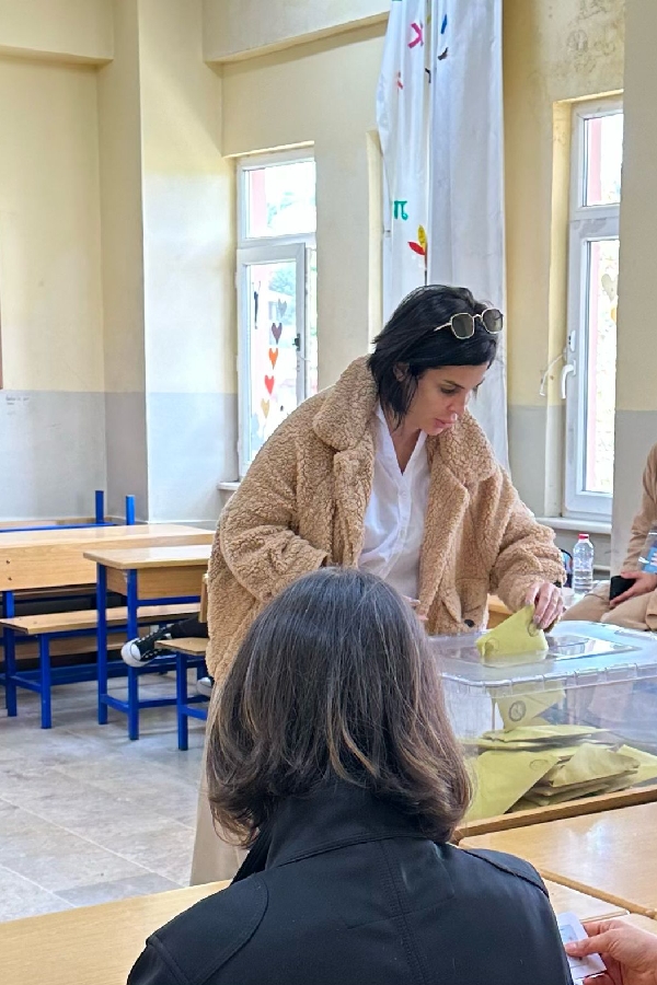 Ünlü İsimler Sandıkta...
