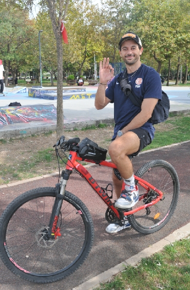 Günde 50 Kilometre Pedal Çevirerek Form Tutuyor...