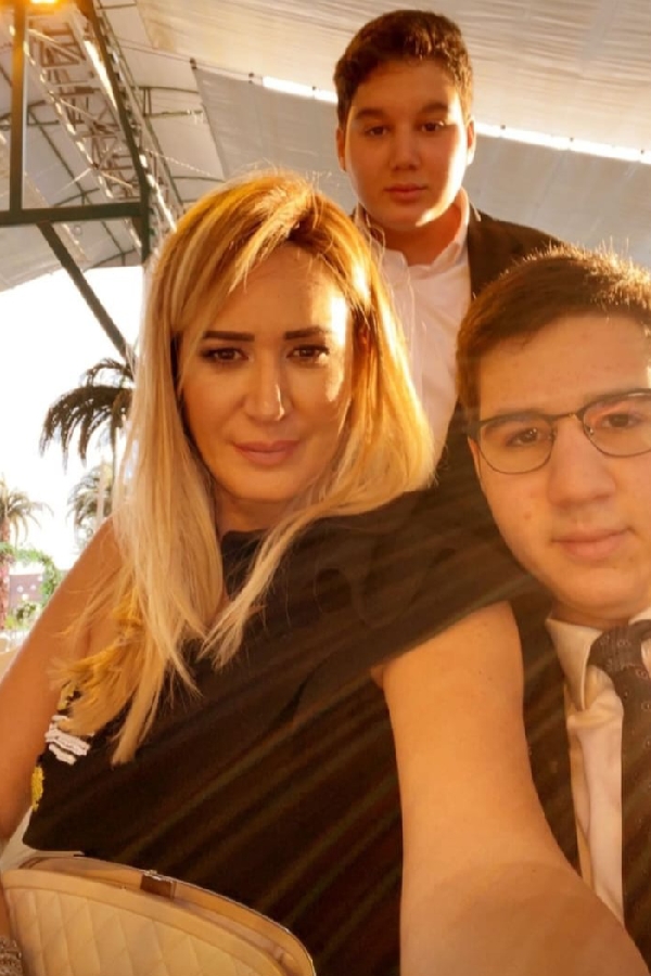 Ünlü İsimlerinden Anneler Günü Paylaşımı...