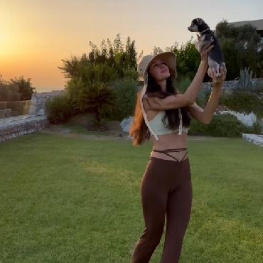 Özilhan, Köpek Dostuyla Eğlendi...